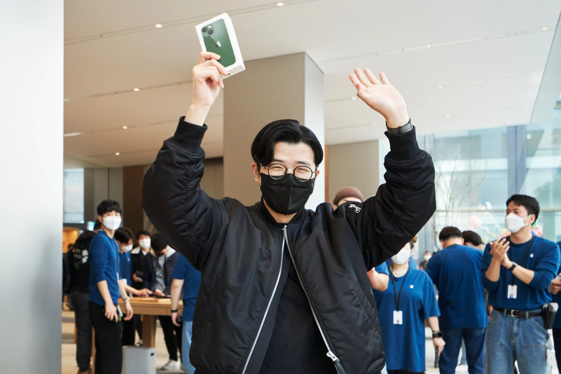 Apple Myeongdong opening day cus
