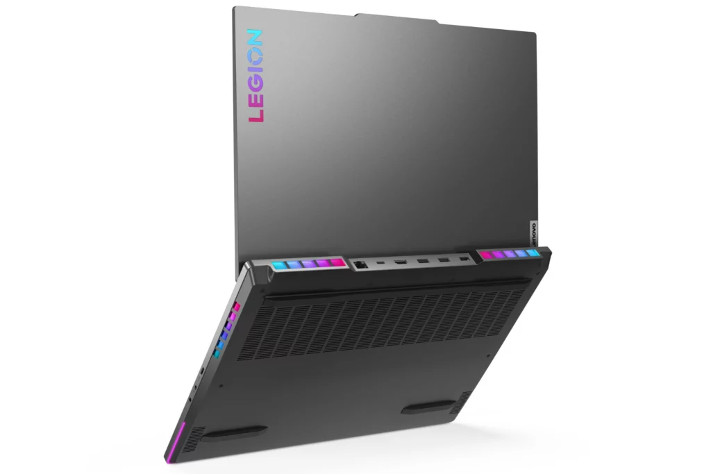 Lenovo présente ses ordinateurs portables Legion de 16 pouces les plus puissants 52 legion7rear