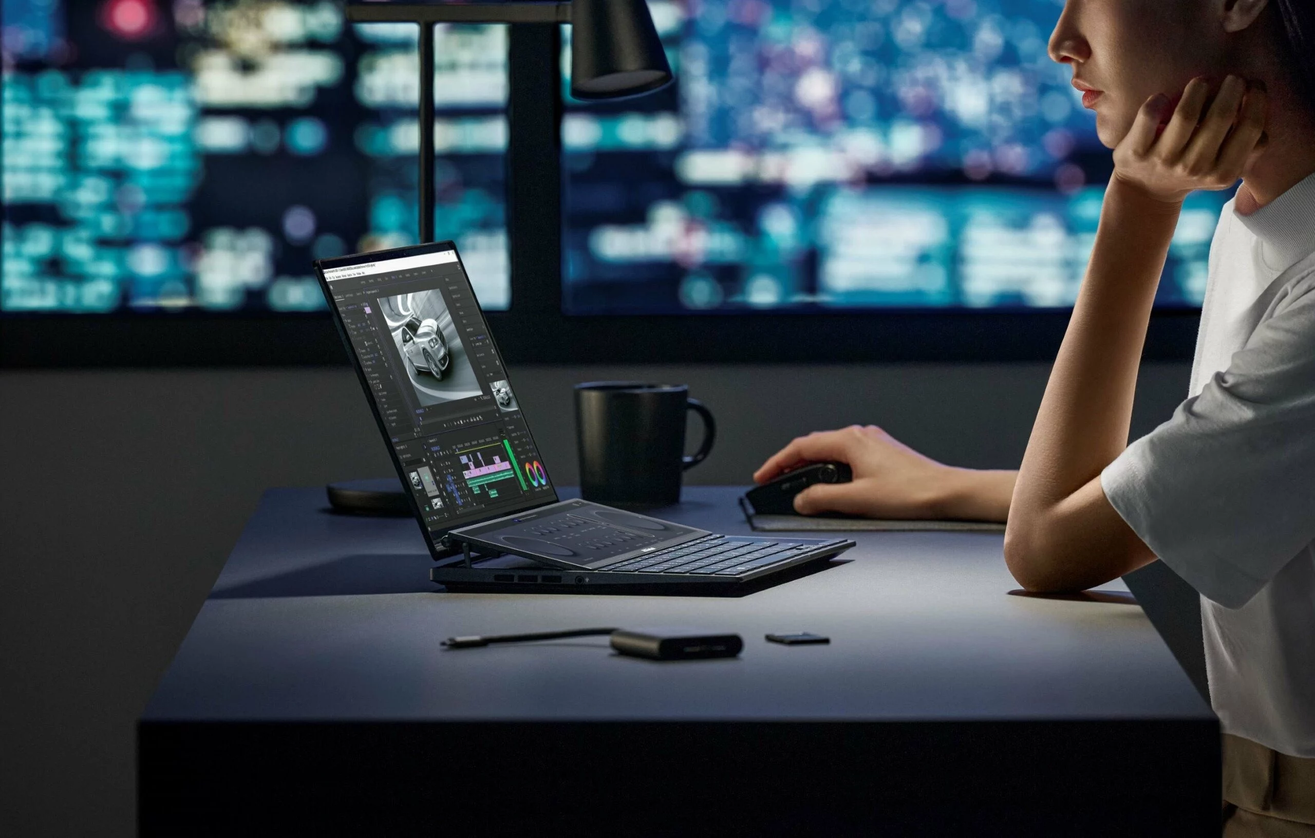 L’ordinateur portable ASUS Zenbook Pro 14 Duo OLED est équipé de deux écrans OLED