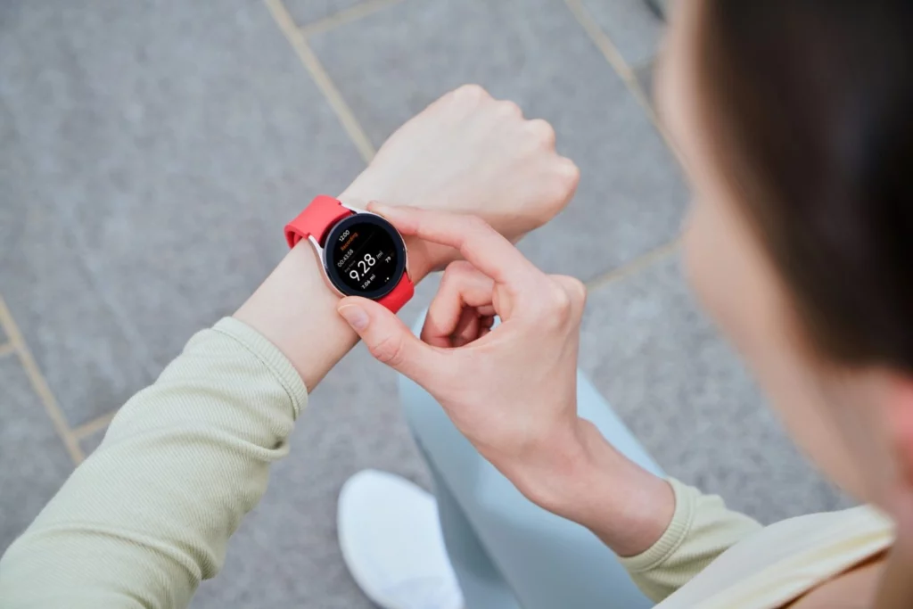 005 lifestyle galaxywatch4 pinkg