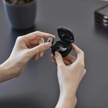 011 galaxybudspro handson black