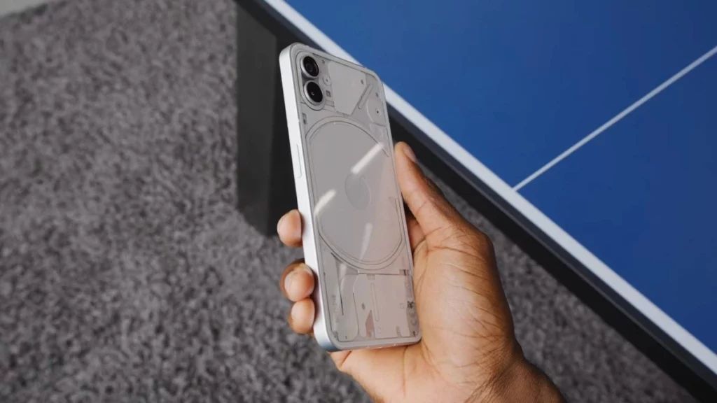 Voici à quoi les 900 LEDs à l'arrière du Nothing phone (1) peuvent servir 55 FVyaoAJaMAEELW