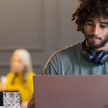 Man with headphones cafe 1920x60 1