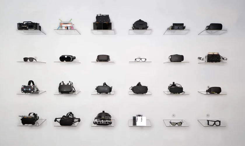 Mark Zuckerberg vient de révéler quatre superbes prototypes de casque VR de Meta 62 Wall of Headsets L DSR 14