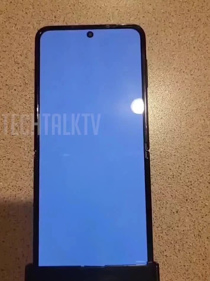 Des images réelles du Galaxy Z Flip 4 montrent un pli moins visible 45 galaxy z flip 4 real life 5