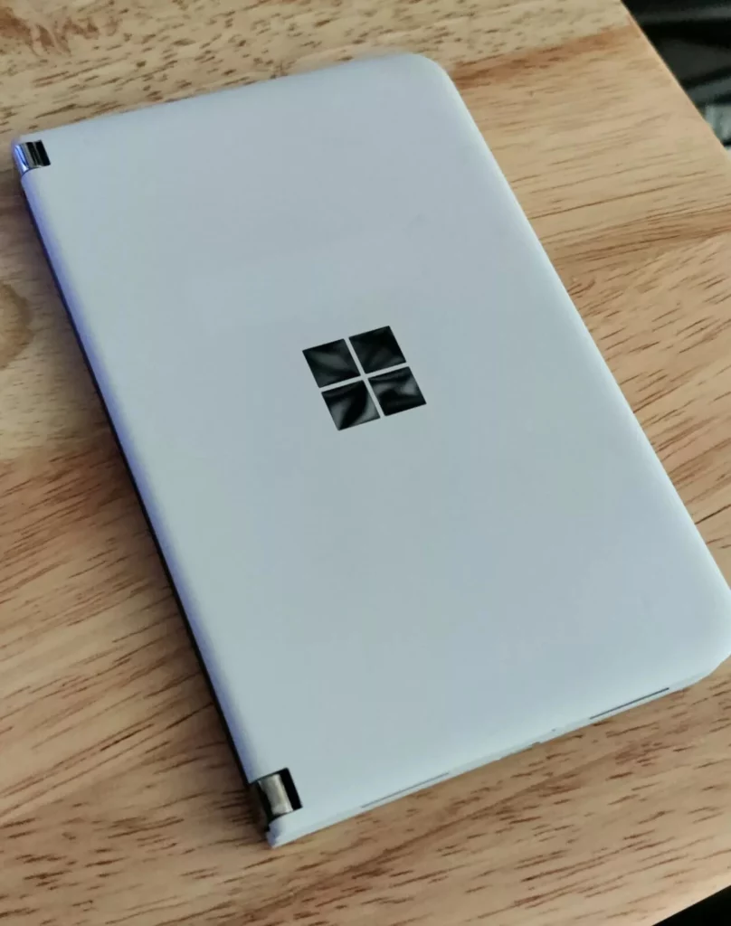 Voici ce qu’aurait pu être le « Surface Duo Go » de milieu de gamme 43 FKQXTFH3xAsj2YVuZoig4Z 1200 80.j