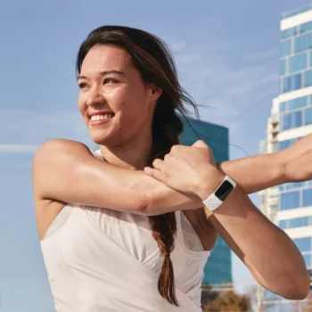 Fitbit Charge 5 lifestyle 3 dbbb