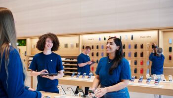 Apple Brompton Road London media