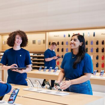 Apple Brompton Road London media