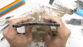 Galaxy Z fold 4 durability test