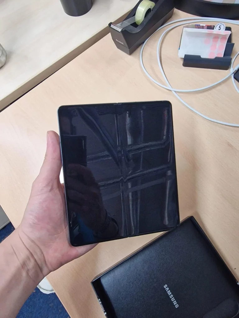 Le Galaxy Z Fold 4 fait l'objet d'une fuite avec quelques fonctionnalités phares 56 z fold 4 leaked 2