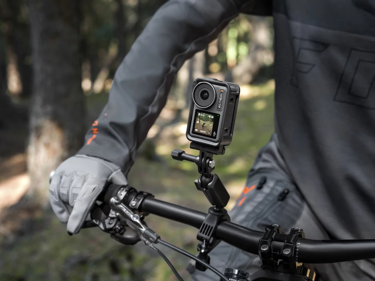 DJI dévoile sa nouvelle caméra d'action Osmo Action 3 pour 359 euros 52 Osmo Action 3 FEATURES Handlebar Mount
