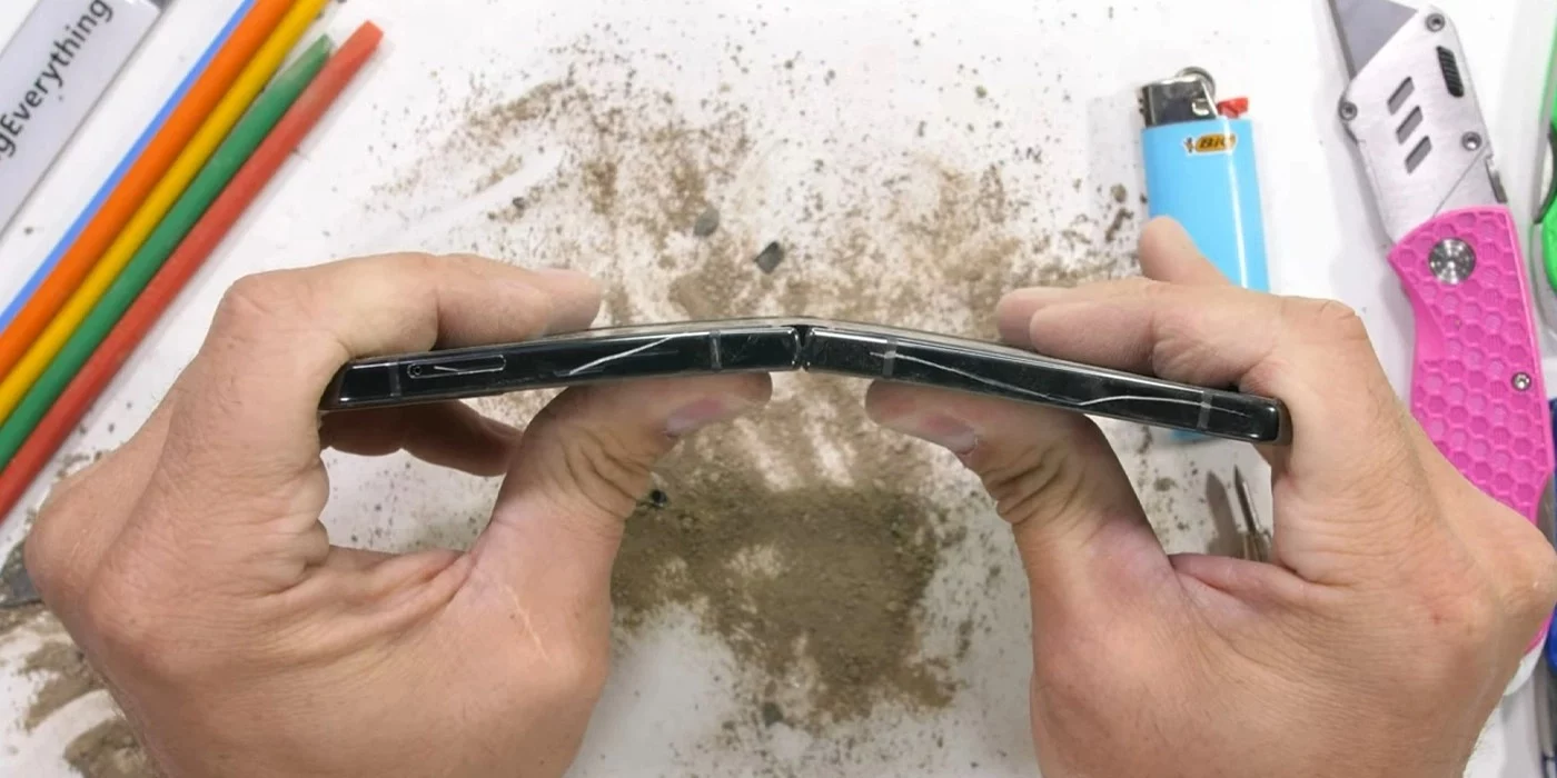 Le Galaxy Z Flip 4 de Samsung réussit un test complet de durabilité