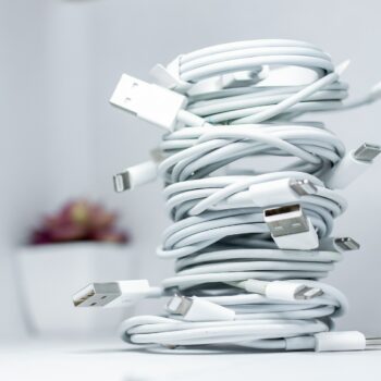 solen feyissa 115YGe1M28I unsplash