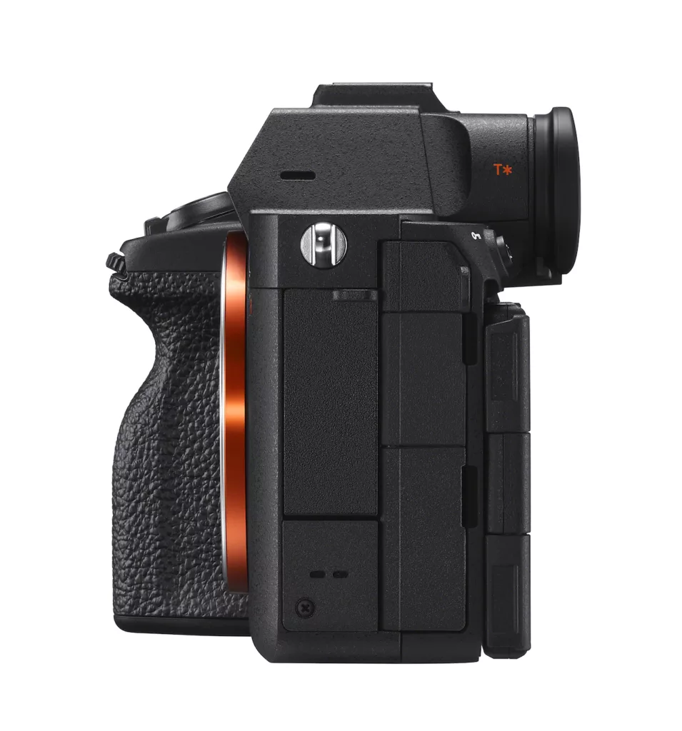 Le nouveau Alpha 7R V de Sony est le premier appareil photo doté d'une IA 57 2. A7RV Body Left Side View