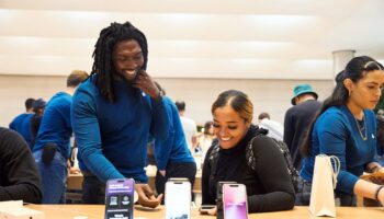 Apple Fifth Avenue New York cust 1