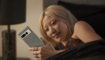 Pixel 7 Pro Lifestyle Hazel 4