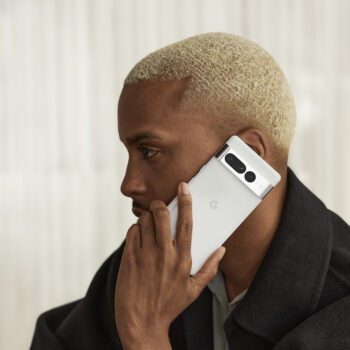 Pixel 7 Pro Lifestyle Snow 1