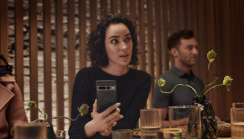 Pixel 7 Pro Obsidian Lifestyle 1 1