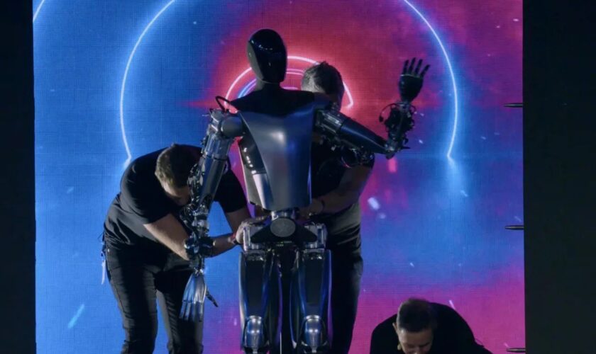 Tesla vient de surprendre tout le monde avec son prototype de robot Optimus 74 Tesla Bot 1