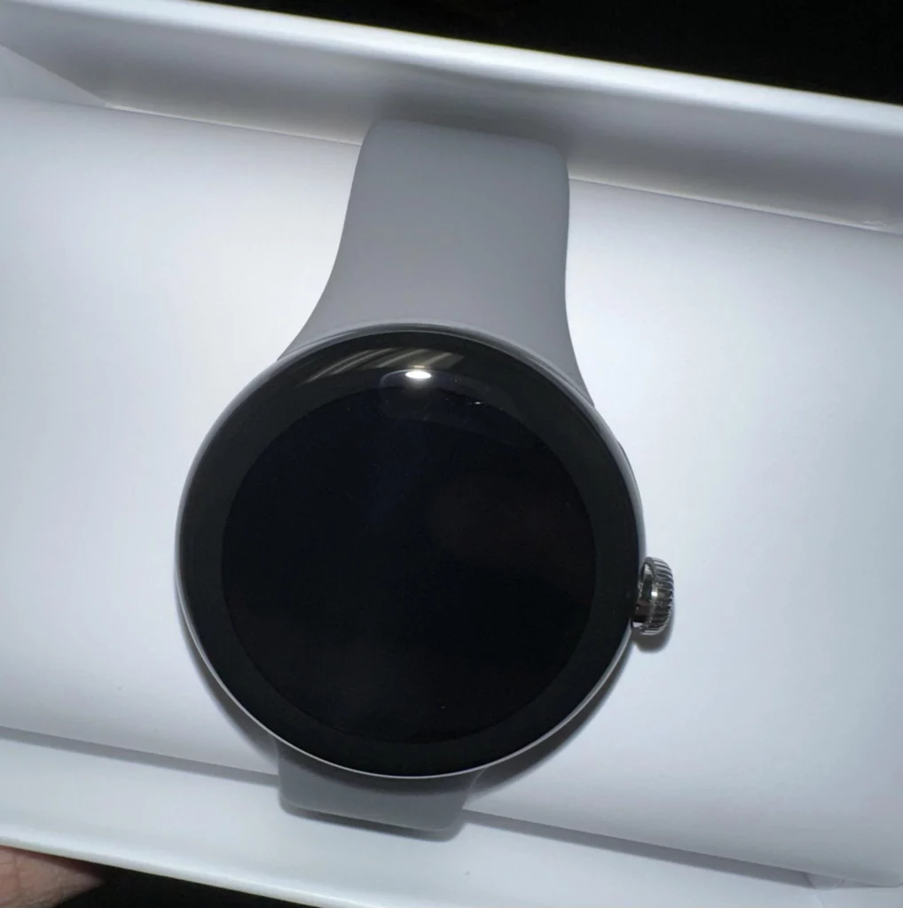 La Pixel Watch est déballée en avance par un Redditor 50 UKUHzt2 1018x1024 jpeg