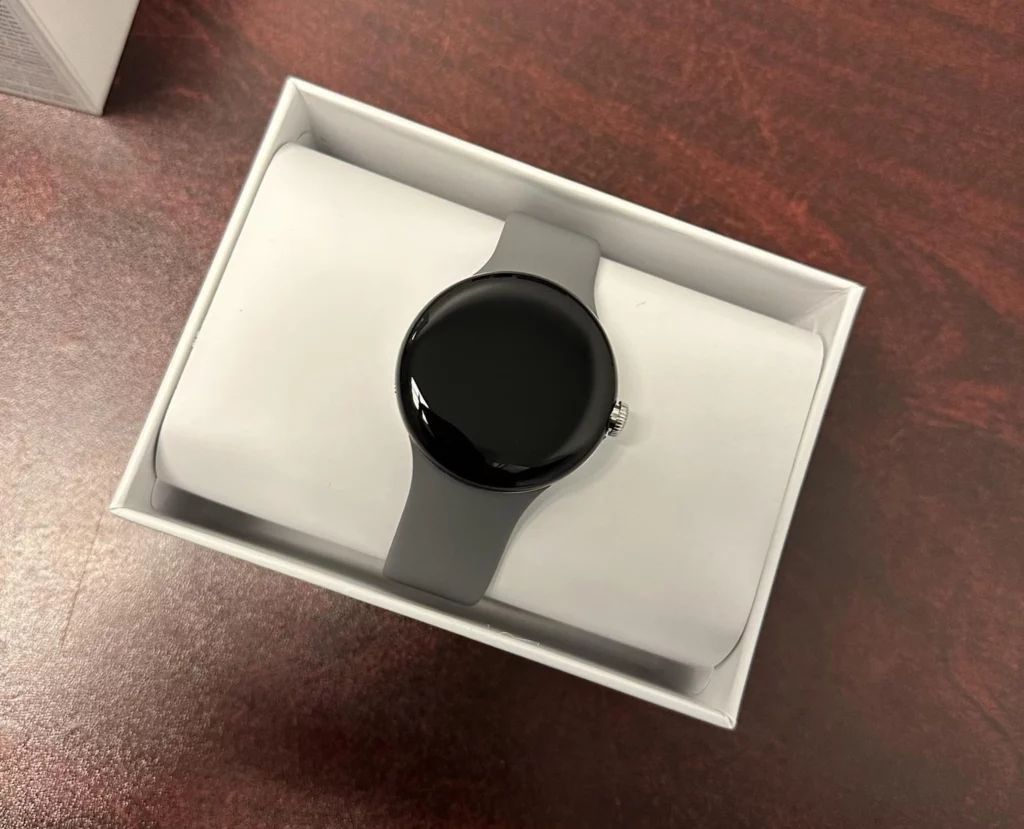 La Pixel Watch est déballée en avance par un Redditor 48 WpxXrbr 1024x829 jpeg
