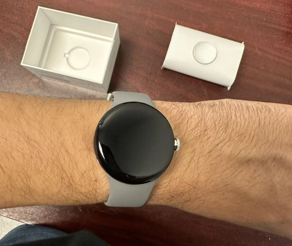 La Pixel Watch est déballée en avance par un Redditor 44 dYzFDDQ 1024x862 jpeg