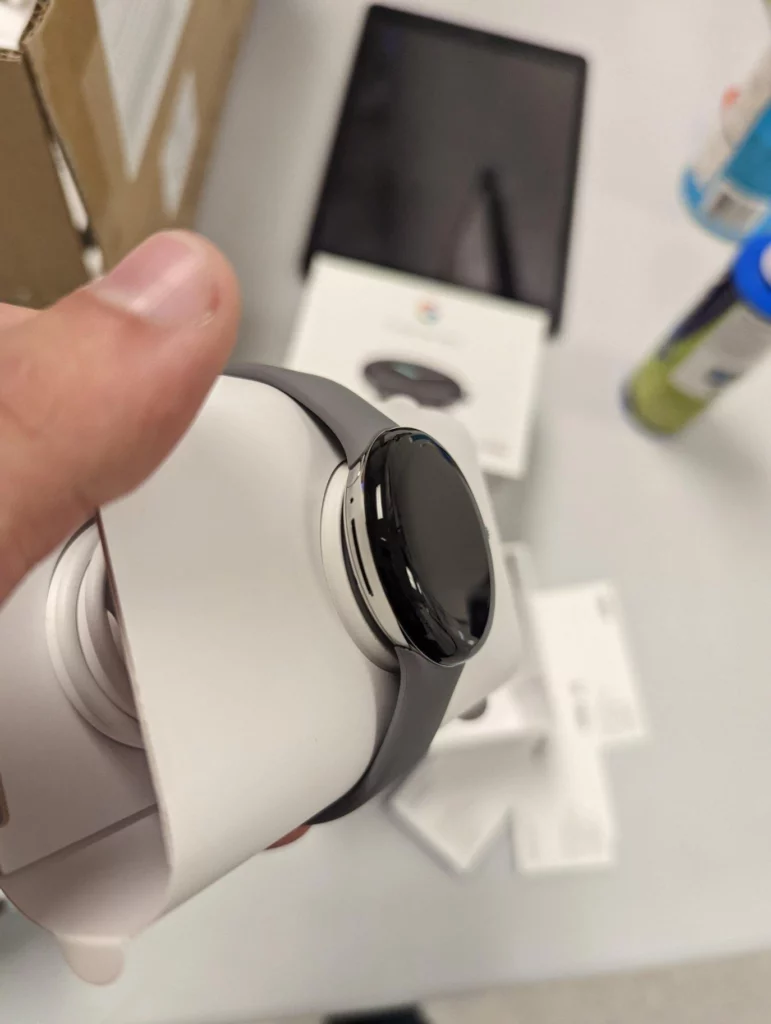 La Pixel Watch est déballée en avance par un Redditor 56 w1UKGKO 771x1024 jpeg