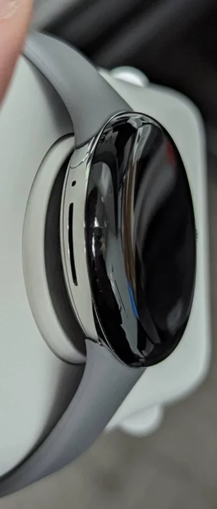 La Pixel Watch est déballée en avance par un Redditor 51 yDpaS7h 437x1024 jpeg