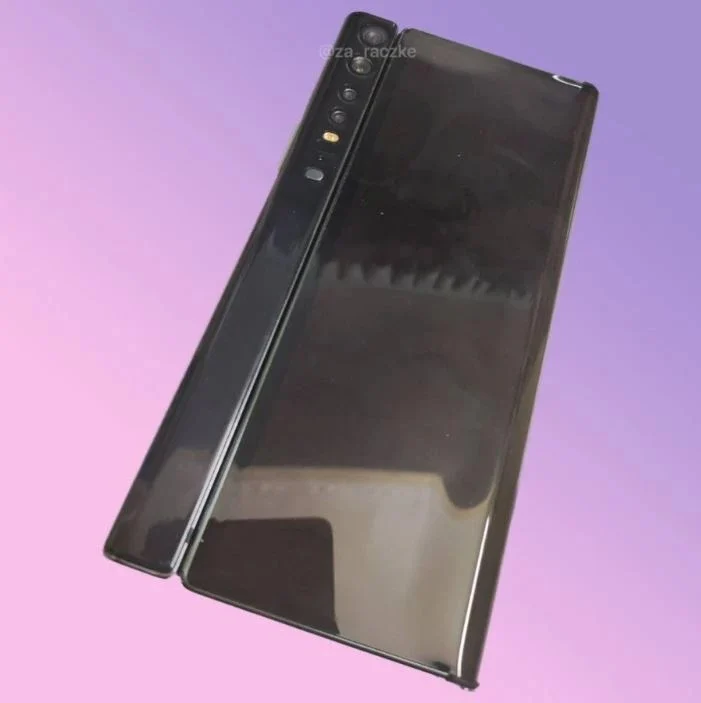 Un prototype qui a fait l'objet d'une fuite montre le design du smartphone pliable de Xiaomi 67 OutwardFoldableXiaomiPrototype jpg