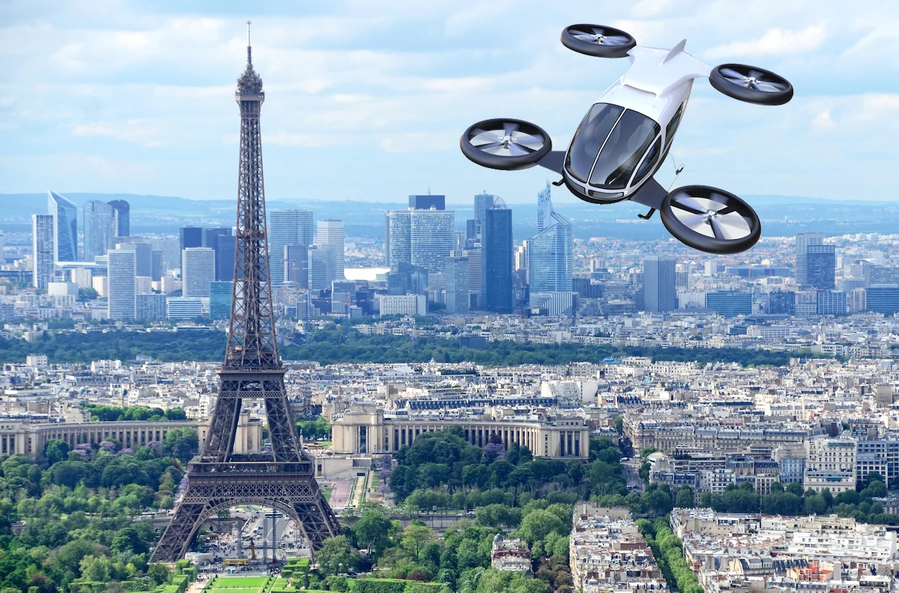 eVTOL flyng over Paris city ©iStock jpg