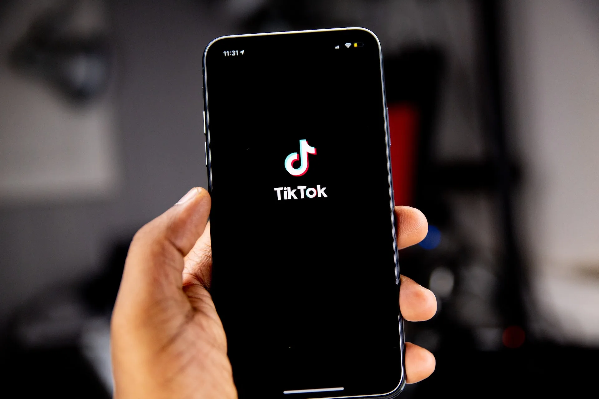 TikTok vous permettra bientôt de voir pourquoi il vous a recommandé une vidéo spécifique 49 solen feyissa Yaw9mfG9QfQ unsplash jpg