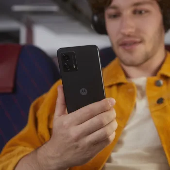 2023 MOTO G53 5G LIFESTYLE PHOTOGRAPHY PLANE CLOSE UP 1
