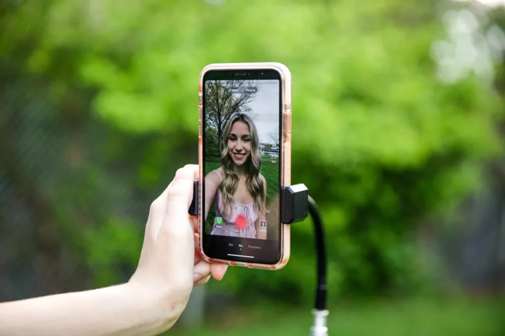 220228 tiktok phone ew 1154a a0e