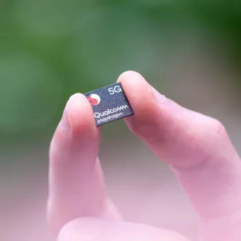 Qualcomm Snapdragon 765 in hand