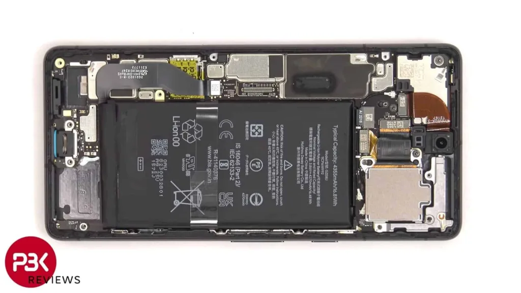 Pixel 7 teardown video screensho