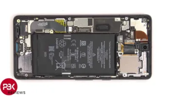 Pixel 7 teardown video screensho
