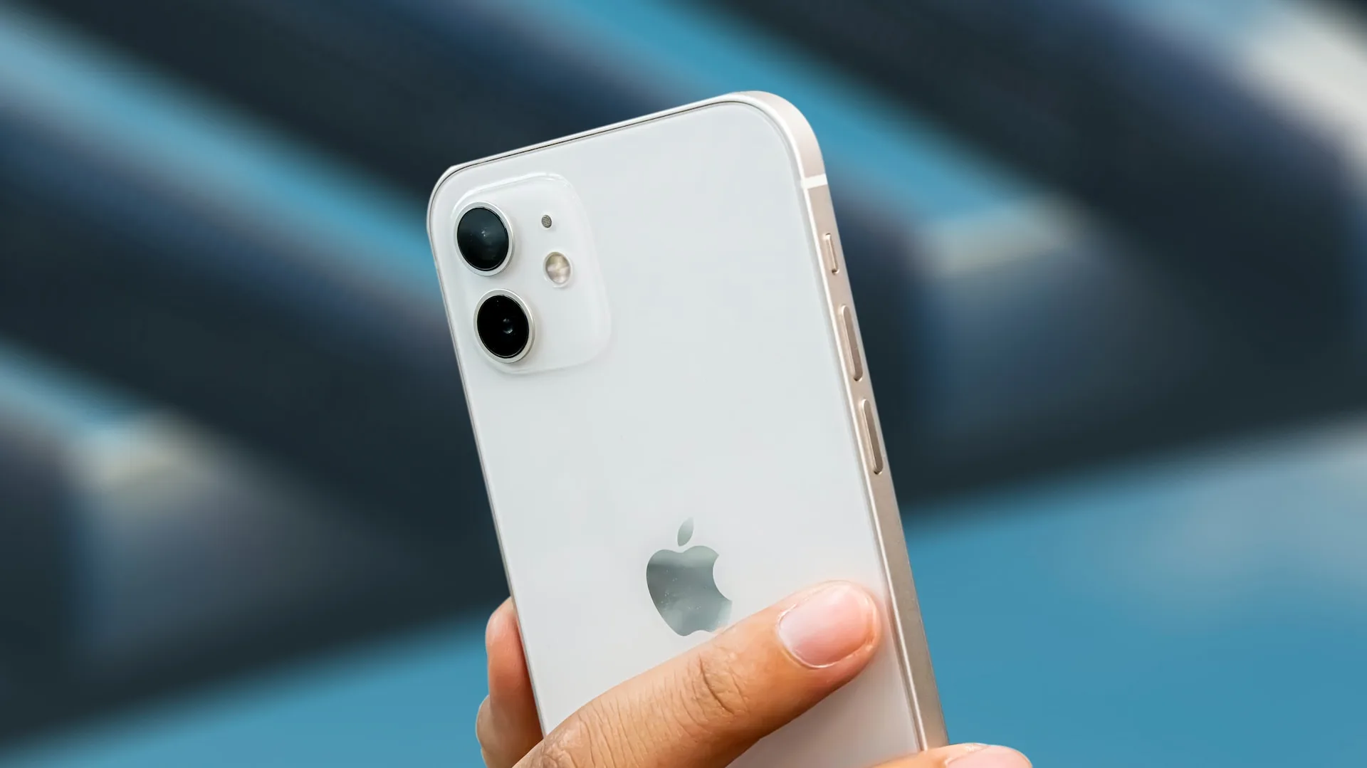 L'iPhone 16 pourrait revenir à une configuration de double caméra à la verticale 49 n tho duc hcQ96rw8cMI unsplash jpg