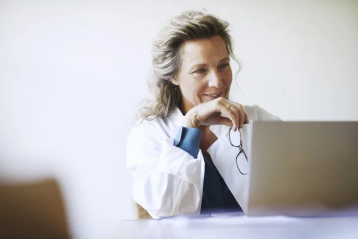 Microsoft et Epic renforcent leur collaboration pour introduire l’IA générative dans la santé