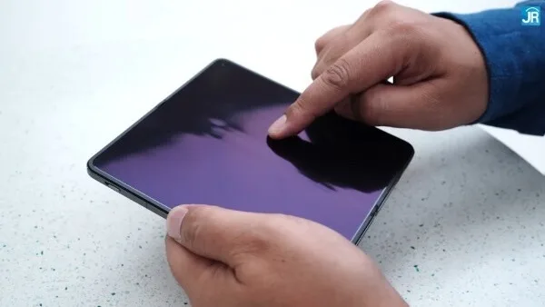 Le pli de l'écran du OnePlus Open passe presque inaperçu dans une vidéo de prise en main 66 OP Open Find N3 Display Crease 4 jpg