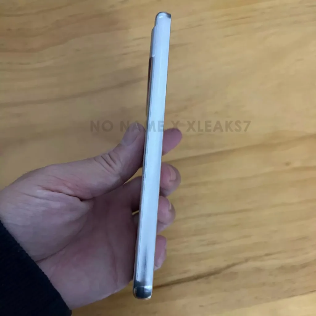 Une nouvelle fuite montre des unités factices du Pixel 8a 67 Pixel 8a dummy unit 3.jpg