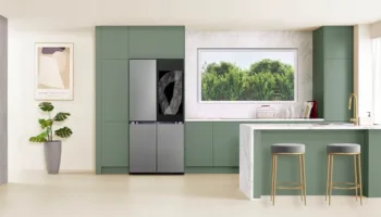 Samsung lance un réfrigérateur connecté avec IA pour 2024 : reconnaissance alimentaire et recettes personnalisées 71 Kitchen with AI Family Hub main2