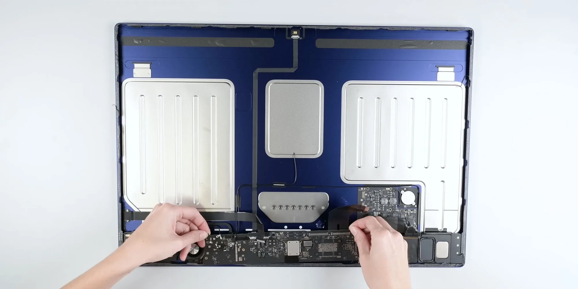 M3 iMac teardown jpg