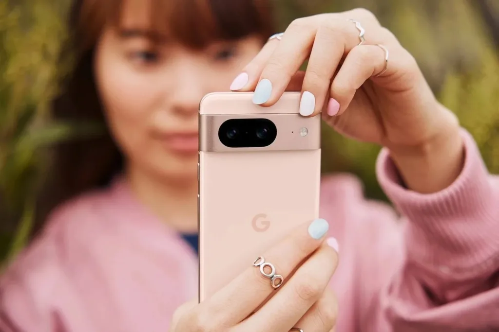 Pixel 8 Lifestyle 4 1 1536x1024 1