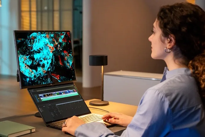CES 2024 : Asus transforme la mobilité avec le ZenScreen Fold OLED, un moniteur pliable 52 ASUS ZenScreen Fold OLED MQ17QH 1 jpg