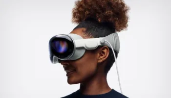 Apple Vision Pro Profil Femme 1