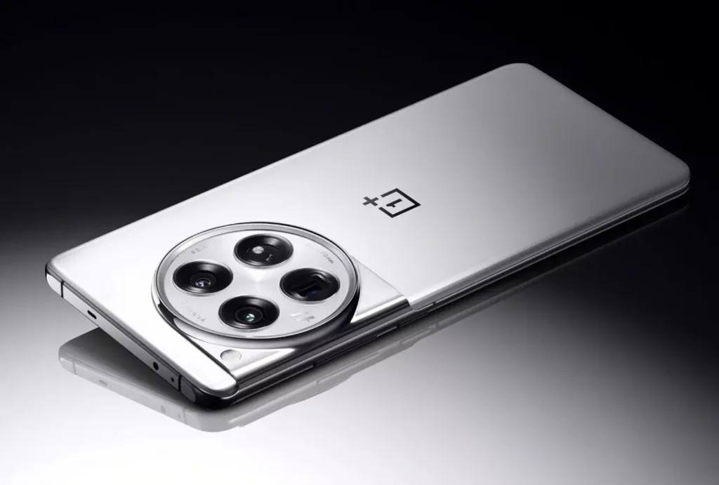OnePlus 12 frappe fort : un écran brillant et des performances de pointe pour le flagship 2024 59 OnePlus 12 render weibo 1 1536w