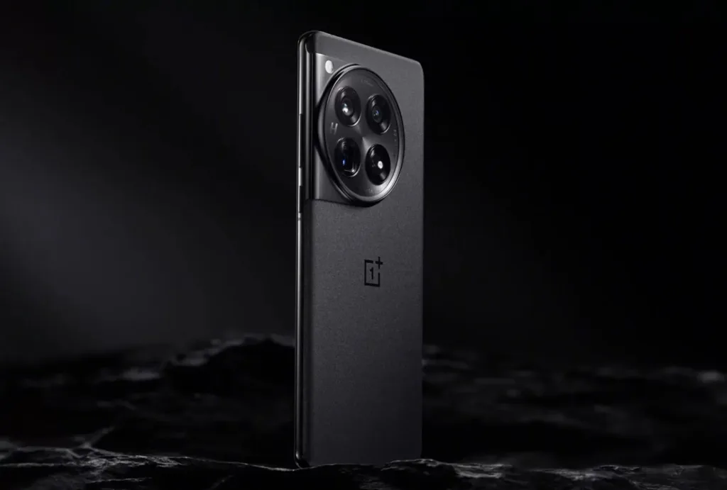 OnePlus 12 frappe fort : un écran brillant et des performances de pointe pour le flagship 2024 61 OnePlus 12 render weibo 3 1536w