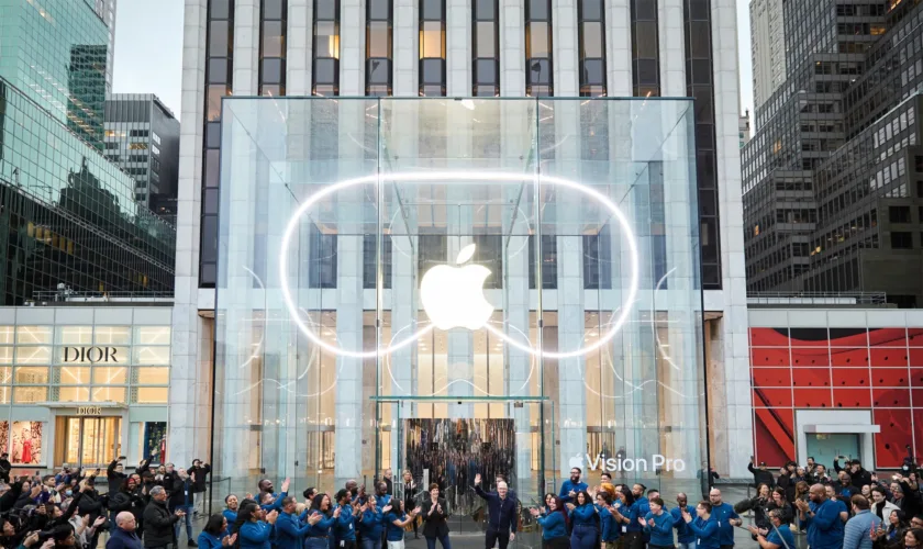 Apple Vision Pro availability Ti 1