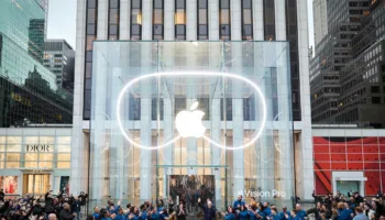 Apple Vision Pro availability Ti